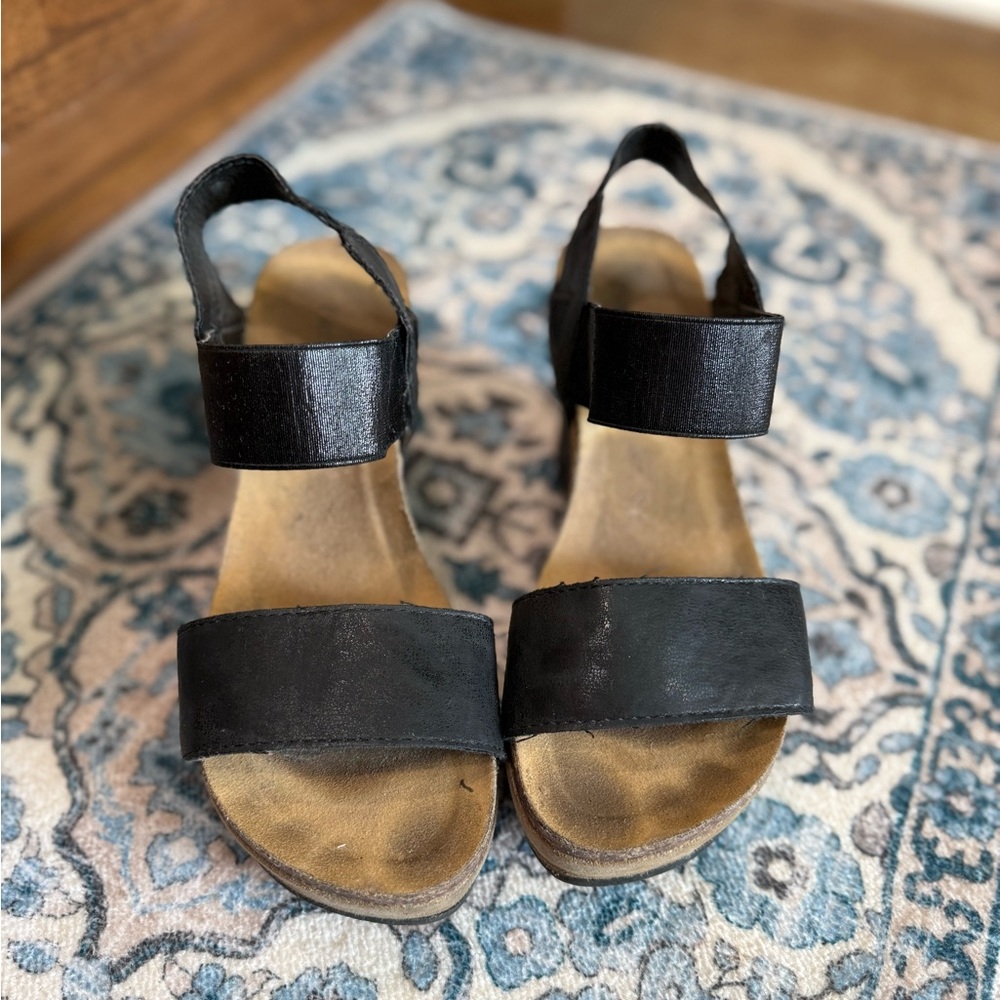 Pierre Dumas Black Sandals Minimalist Design